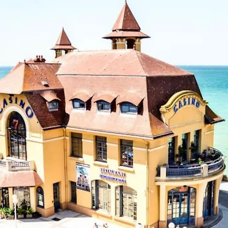 Chez Ketty Гранвиль